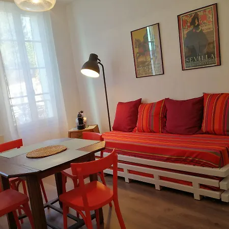 La Loge Du Theatre - Saintes Apartment Exterior photo